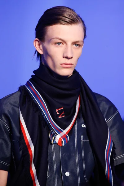 Look 24